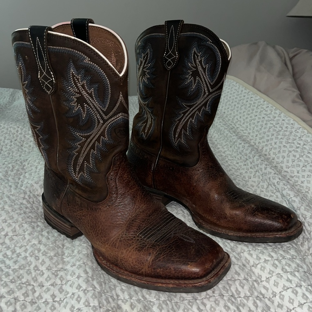 Ariat Brown Leather Western Cowboy Boots with Dark Shaft and White Trim